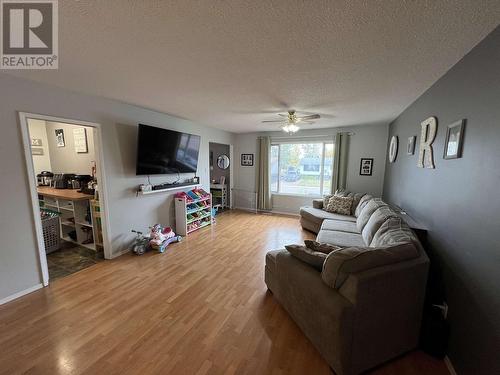 5347 Willow Road, Fort Nelson, BC - Indoor Photo Showing Living Room