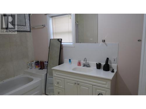 942 Maple Drive, Quesnel, BC - Indoor Photo Showing Bathroom