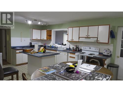 942 Maple Drive, Quesnel, BC - Indoor Photo Showing Kitchen