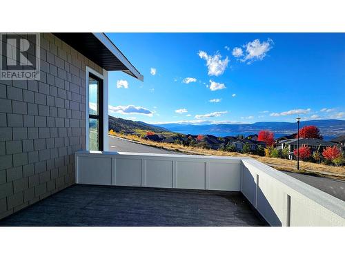 5557 Foothill Court, Kelowna, BC - Outdoor