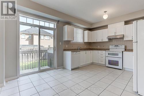 110 Lahore Crescent, Markham, ON - Indoor Photo Showing Kitchen