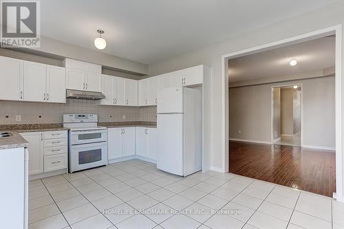 110 Lahore Crescent, Markham, ON - Indoor Photo Showing Kitchen