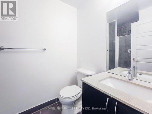 121 - 7 Kenaston Gardens, Toronto, ON - Indoor Photo Showing Bathroom