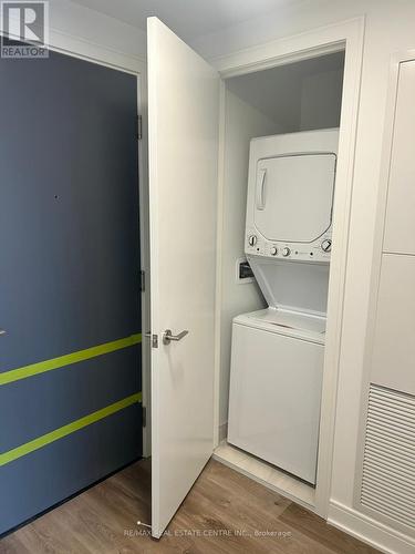 1307 - 86 Dundas Street E, Mississauga, ON - Indoor Photo Showing Laundry Room