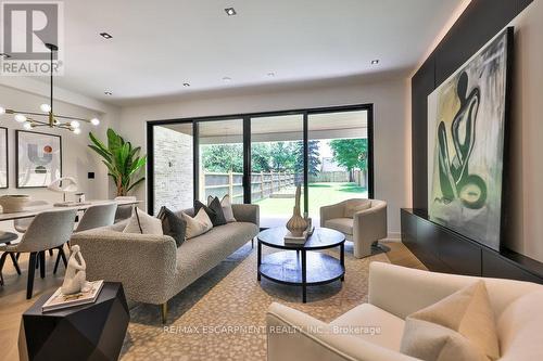 20B Broadview Avenue, Mississauga, ON - Indoor Photo Showing Living Room