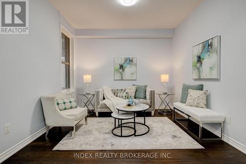 12 Steed Court, Cambridge, ON - Indoor Photo Showing Living Room