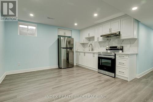 12 Steed Court, Cambridge, ON - Indoor Photo Showing Kitchen