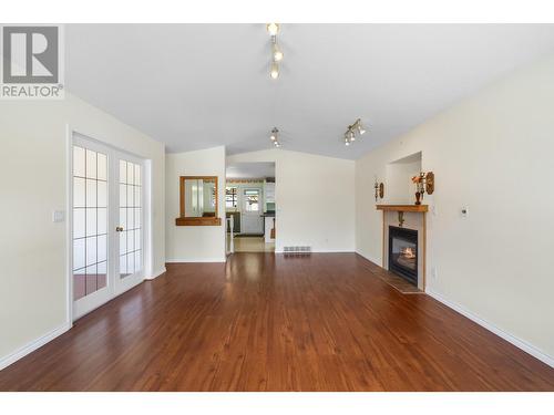 1116 Westridge Street, Creston, BC - Indoor Photo Showing Living Room With Fireplace