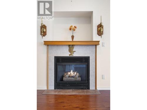 1116 Westridge Street, Creston, BC - Indoor Photo Showing Living Room With Fireplace