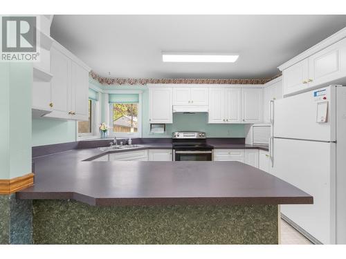 1116 Westridge Street, Creston, BC - Indoor Photo Showing Kitchen