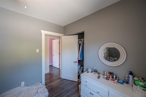 1400 Green Lake Road, Okanagan Falls, BC - Indoor Photo Showing Bedroom