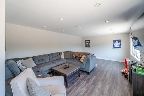 1400 Green Lake Road, Okanagan Falls, BC - Indoor Photo Showing Living Room