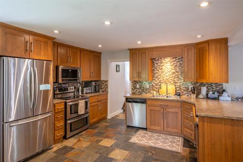 1400 Green Lake Road, Okanagan Falls, BC - Indoor Photo Showing Kitchen