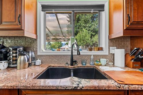 1571 17 Street, Salmon Arm, BC - Indoor Photo Showing Kitchen With Double Sink