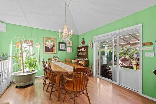 1571 17 Street, Salmon Arm, BC - Indoor Photo Showing Dining Room