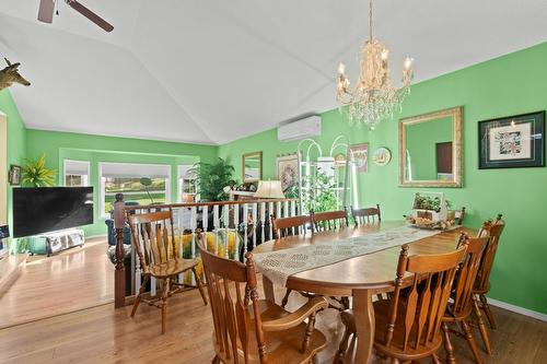 1571 17 Street, Salmon Arm, BC - Indoor Photo Showing Dining Room