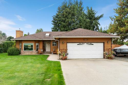 1571 17 Street, Salmon Arm, BC - Outdoor