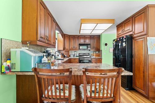 1571 17 Street, Salmon Arm, BC - Indoor Photo Showing Kitchen