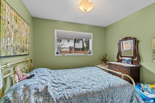 1571 17 Street, Salmon Arm, BC - Indoor Photo Showing Bedroom