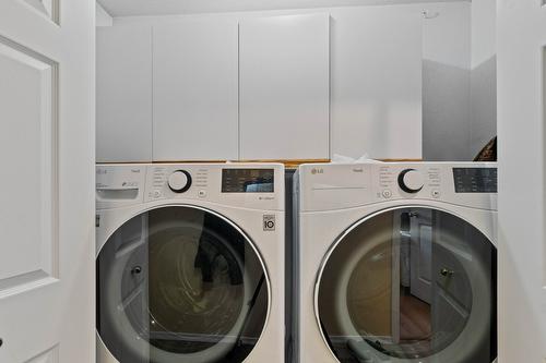 1571 17 Street, Salmon Arm, BC - Indoor Photo Showing Laundry Room