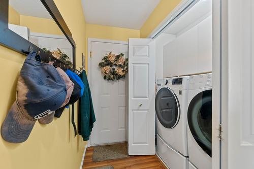 1571 17 Street, Salmon Arm, BC - Indoor Photo Showing Laundry Room