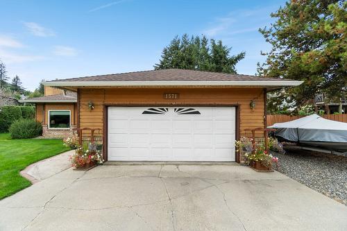 1571 17 Street, Salmon Arm, BC - Outdoor With Exterior