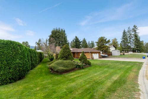 1571 17 Street, Salmon Arm, BC - Outdoor