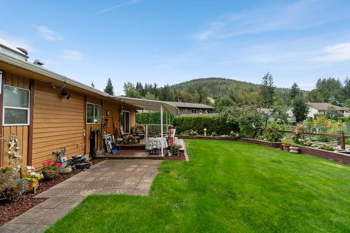 1571 17 Street, Salmon Arm, BC - Outdoor