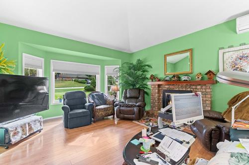 1571 17 Street, Salmon Arm, BC - Indoor Photo Showing Living Room With Fireplace