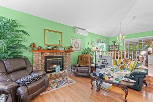 1571 17 Street, Salmon Arm, BC - Indoor Photo Showing Living Room With Fireplace