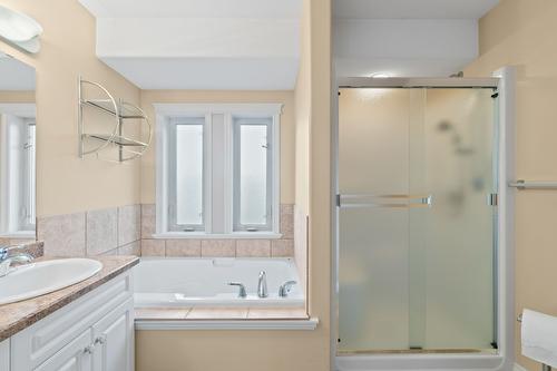 3311 Mcbride Road, Blind Bay, BC - Indoor Photo Showing Bathroom