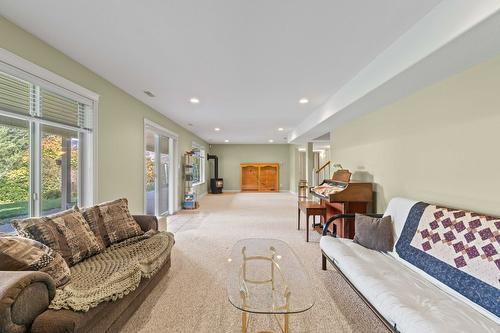 3311 Mcbride Road, Blind Bay, BC - Indoor Photo Showing Living Room