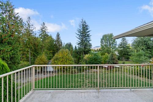 3311 Mcbride Road, Blind Bay, BC - Outdoor