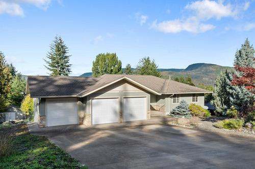 3311 Mcbride Road, Blind Bay, BC - Outdoor