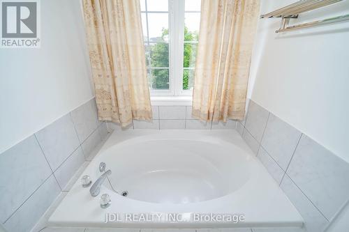 2609 Longridge Crescent, Oakville, ON - Indoor Photo Showing Bathroom