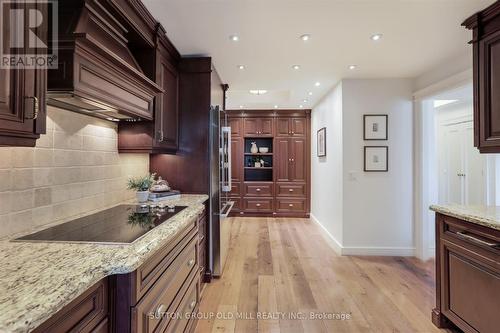 Ph06 - 12 Old Mill Trail, Toronto, ON - Indoor Photo Showing Kitchen With Upgraded Kitchen