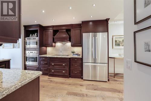 Ph06 - 12 Old Mill Trail, Toronto, ON - Indoor Photo Showing Kitchen With Upgraded Kitchen