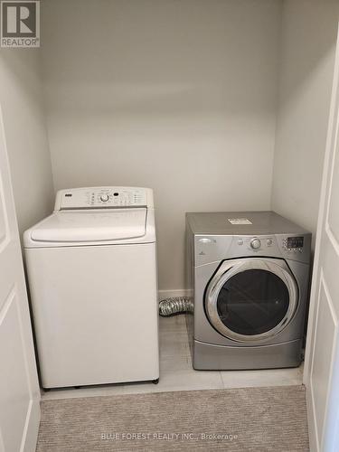 71 - 601 Lions Park Drive, Strathroy-Caradoc (Mount Brydges), ON - Indoor Photo Showing Laundry Room