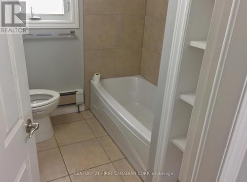 1771 Wavell Street, London, ON - Indoor Photo Showing Bathroom