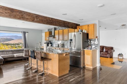 848 Webster Road, Kelowna, BC - Indoor Photo Showing Kitchen