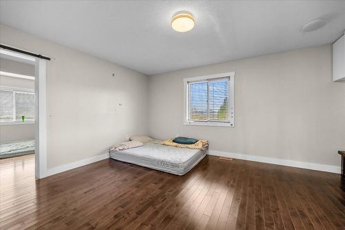 848 Webster Road, Kelowna, BC - Indoor Photo Showing Bedroom