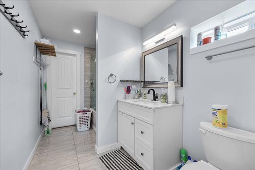 848 Webster Road, Kelowna, BC - Indoor Photo Showing Bathroom