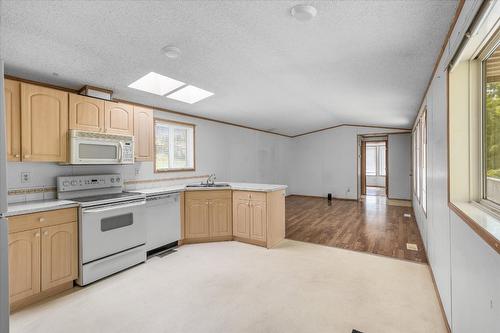 848 Webster Road, Kelowna, BC - Indoor Photo Showing Kitchen