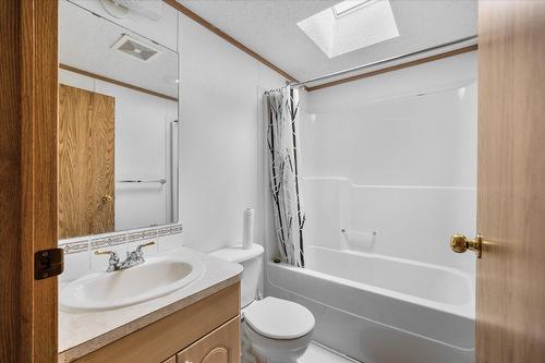 848 Webster Road, Kelowna, BC - Indoor Photo Showing Bathroom