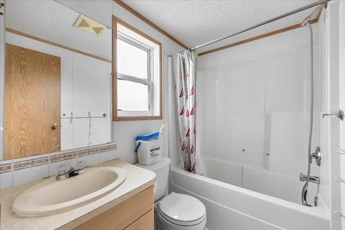 848 Webster Road, Kelowna, BC - Indoor Photo Showing Bathroom