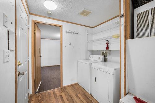 848 Webster Road, Kelowna, BC - Indoor Photo Showing Laundry Room