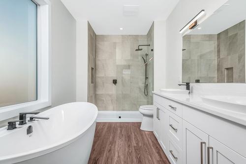 8909 Cherry Lane, Coldstream, BC - Indoor Photo Showing Bathroom