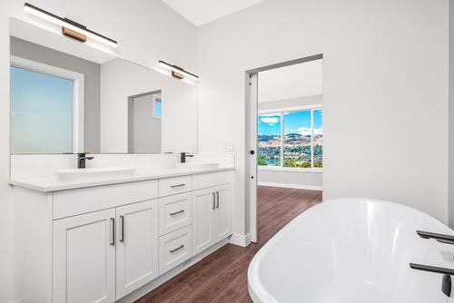 8909 Cherry Lane, Coldstream, BC - Indoor Photo Showing Bathroom