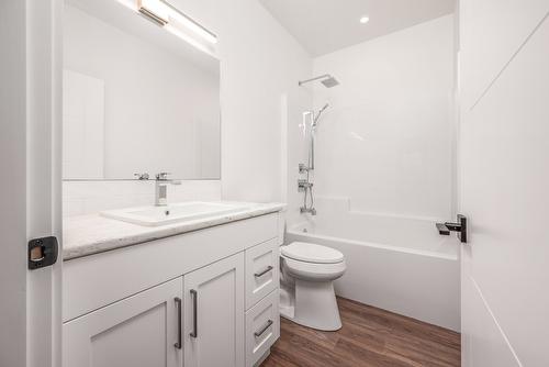 8909 Cherry Lane, Coldstream, BC - Indoor Photo Showing Bathroom