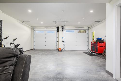 8909 Cherry Lane, Coldstream, BC - Indoor Photo Showing Garage